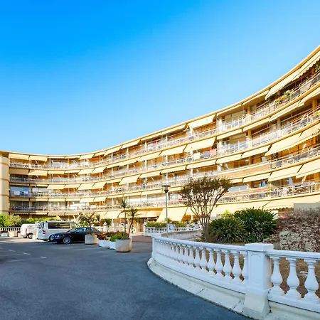 Hotel apartamentowy Pierre & Heliotel Marine Saint-Laurent-du-Var