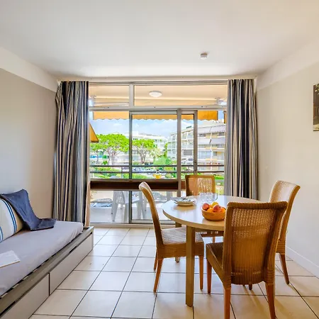 Hotel apartamentowy Pierre & Heliotel Marine Saint-Laurent-du-Var